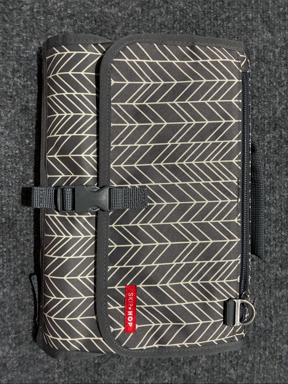 ❤️ 2/$10 Skip Hop Grey & Cream Pattern Travel Diaper Changing Organizer